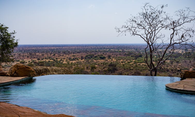 what is an infinity pool